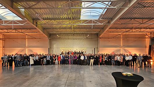 photodune-1860048-professional-team-xs